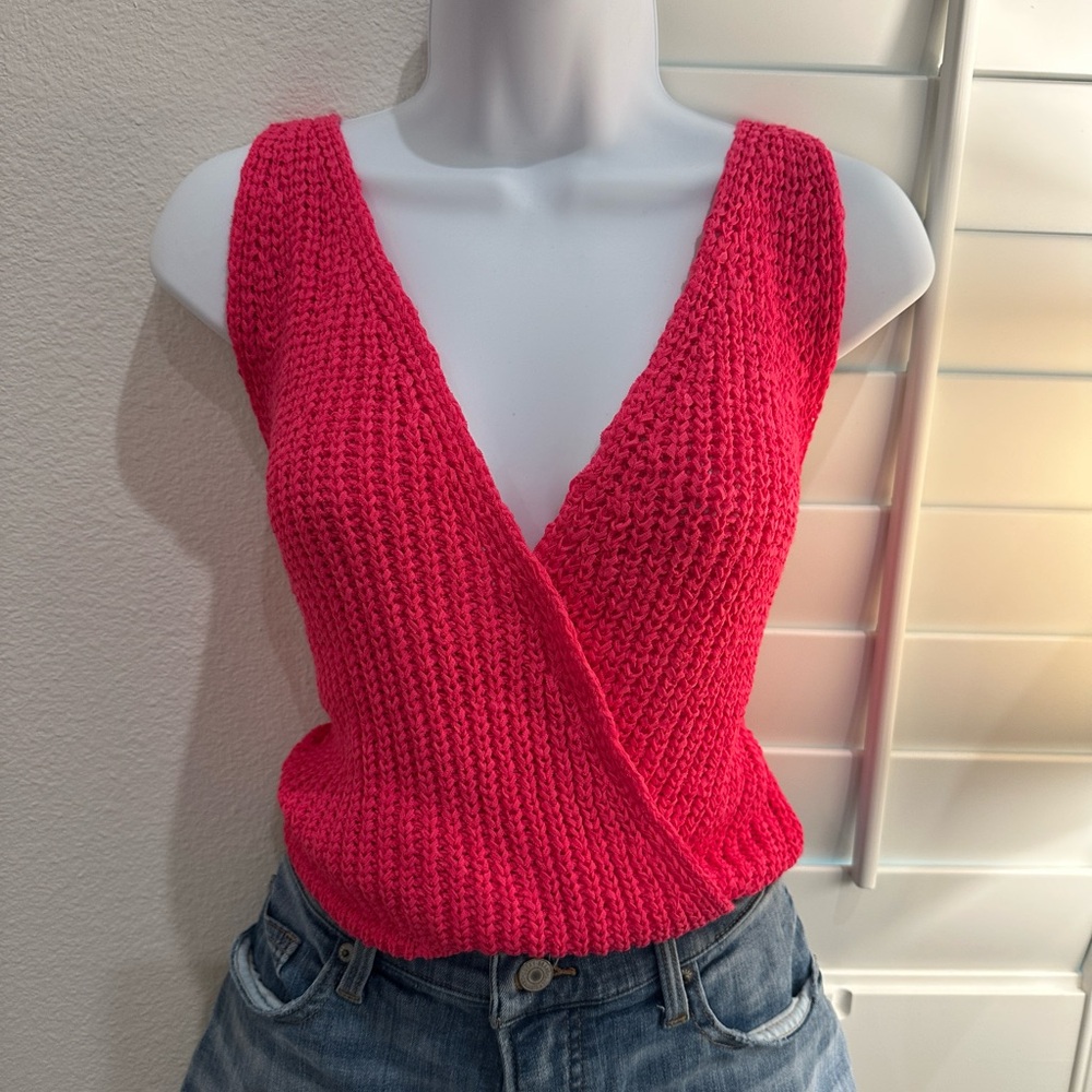 Lulus sweater top size M.